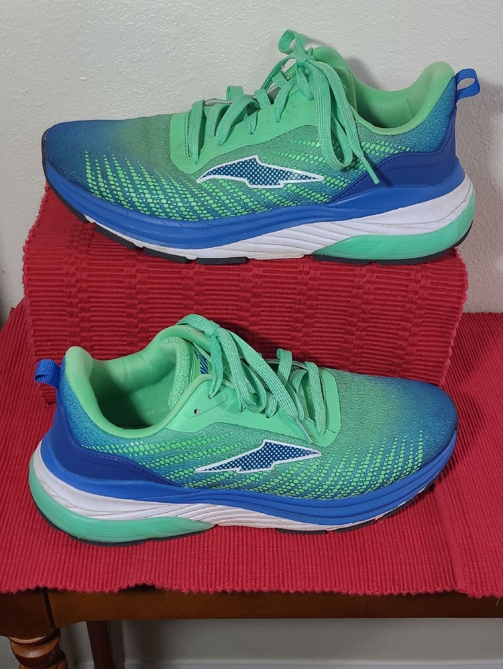 Avia Men's Gradient Teal and Blue Athletic Running Shoes